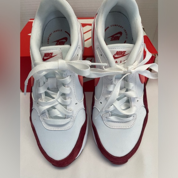 NEW Nike Air Max
SCWomen's Athletic Run
GymTrain Red Shoes FJ3242-100 Size 6 - Picture 3 of 12